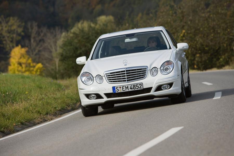  Mercedes-Benz E300 BlueTEC 2009 года  (фото 5 из 8)